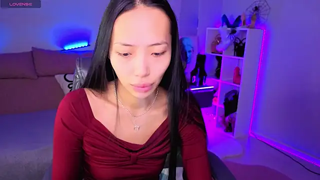 Snapshot of _MIURA_ chatting on November 2025 12:57:02 AM MIURA online show from November 2025 12:57:02 AM