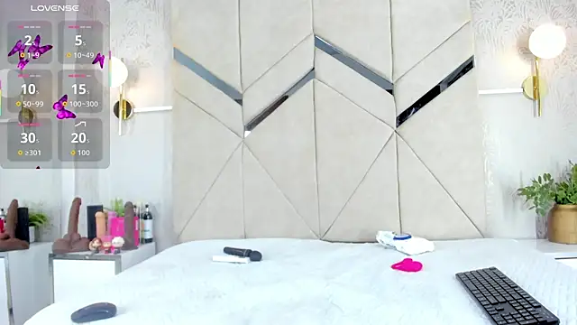 LiaVelez online show from April 2026 01:46:01 PM