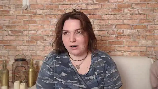 Amelia Kiss  online show from January 2025 03:50:02 AM