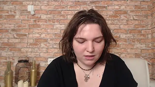 Amelia Kiss  online show from February 2025 03:50:01 AM