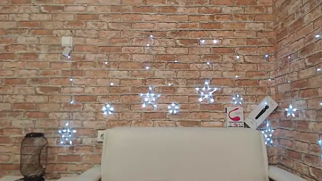 Amelia Kiss  online show from December 2025 12:30:01 AM