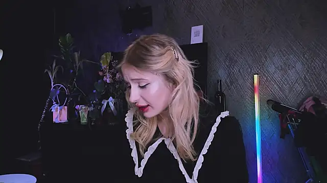 Snapshot of little_grinch666 chatting on December 2025 06:49:02 PM little grinch666 online show from December 2025 06:49:02 PM