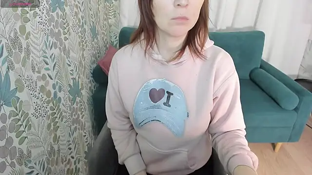 ZoeEast online show from December 2025 01:29:01 PM