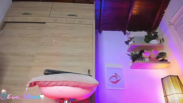 Snapshot of eva-slim- chatting on February 2026 06:59:02 PM eva-slim- online show from February 2026 06:59:02 PM