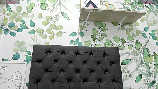 atilanadiaz7 online show from February 2025 11:36:02 PM