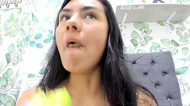 atilanadiaz7 online show from November 2025 06:10:02 PM