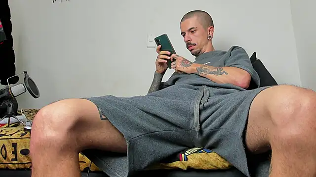 Aaron BigDickxxx online show from March 2026 09:14:01 AM