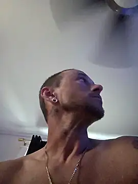 Snapshot of Twin2222 chatting on September 2025 11:18:02 PM Twin2222 online show from September 2025 11:18:02 PM