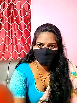 Snapshot of melina214 chatting on January 2025 04:41:01 PM melina214 online show from January 2025 04:41:01 PM