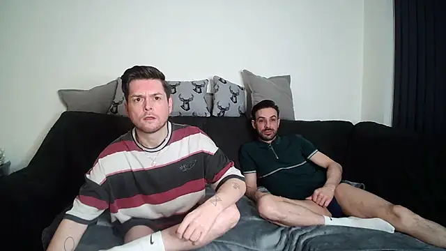 Snapshot of twotwinkhusbandss chatting on November 2025 06:22:02 PM twotwinkhusbandss online show from November 2025 06:22:02 PM