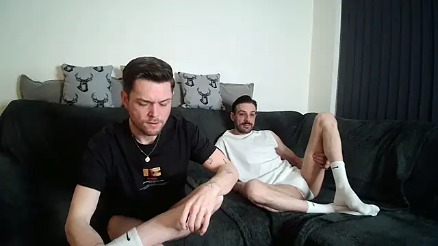 Snapshot of twotwinkhusbandss chatting on February 2026 09:04:01 PM twotwinkhusbandss online show from February 2026 09:04:01 PM