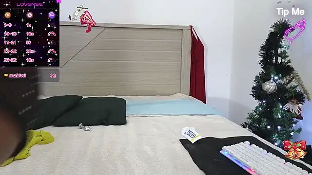 Snapshot of ElisaBoyer chatting on January 2025 11:49:01 AM ElisaBoyer online show from January 2025 11:49:01 AM