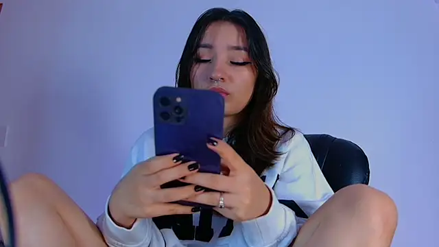 Snapshot of vayolett01_dakotta chatting on September 2025 03:40:01 AM vayolett01 dakotta online show from September 2025 03:40:01 AM