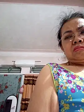 Hotestlove online show from May 2026 10:04:02 PM