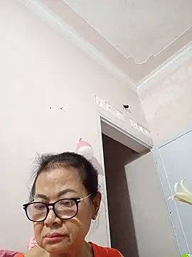 Hotestlove online show from May 2026 10:06:01 PM