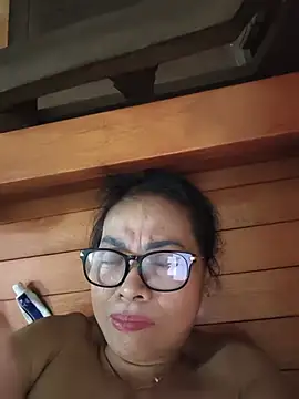 Hotestlove online show from May 2026 02:33:01 PM