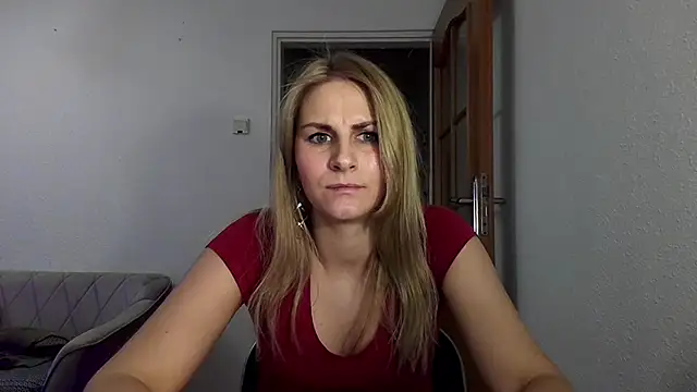 Snapshot of DagmarieFlirt chatting on March 2025 04:25:01 PM DagmarieFlirt online show from March 2025 04:25:01 PM