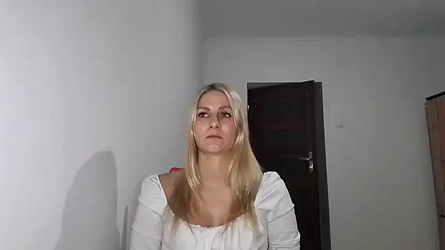 Snapshot of DagmarieFlirt chatting on October 2025 07:15:02 PM DagmarieFlirt online show from October 2025 07:15:02 PM