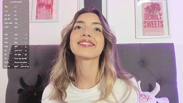 Snapshot of IsadoraGalle_ chatting on April 2026 02:06:01 PM IsadoraGalle online show from April 2026 02:06:01 PM