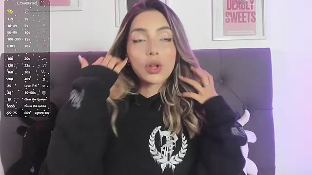 Snapshot of IsadoraGalle_ chatting on April 2026 09:20:01 PM IsadoraGalle online show from April 2026 09:20:01 PM