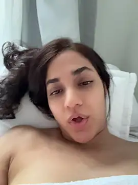 CuteeRose online show from June 2026 01:01:02 PM