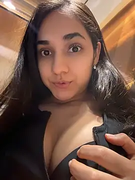 CuteeRose online show from August 2026 04:50:01 PM