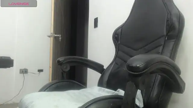 Snapshot of KittyKardy chatting on December 2024 09:57:01 PM KittyKardy online show from December 2024 09:57:01 PM