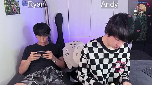 Snapshot of Aventure_Twinks chatting on December 2024 03:43:01 AM Aventure Twinks online show from December 2024 03:43:01 AM