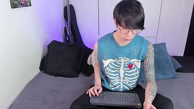 Snapshot of Aventure_Twinks chatting on January 2025 07:34:02 AM Aventure Twinks online show from January 2025 07:34:02 AM