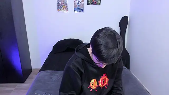 Snapshot of Aventure_Twinks chatting on February 2025 10:20:02 PM Aventure Twinks online show from February 2025 10:20:02 PM