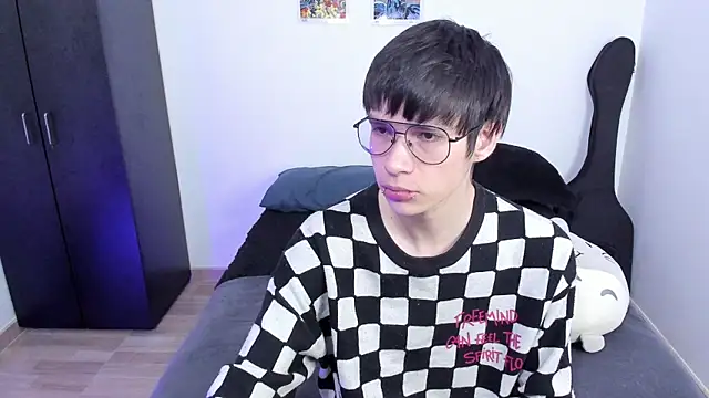 Snapshot of Aventure_Twinks chatting on March 2025 02:39:02 AM Aventure Twinks online show from March 2025 02:39:02 AM