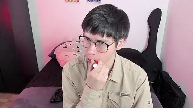 Snapshot of Aventure_Twinks chatting on January 2026 05:39:01 PM Aventure Twinks online show from January 2026 05:39:01 PM