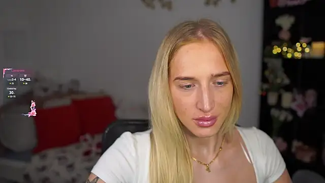 Snapshot of Nicolette__Shea_ chatting on December 2024 08:04:02 AM Nicolette Shea online show from December 2024 08:04:02 AM