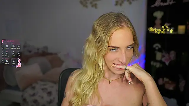 Snapshot of Nicolette__Shea_ chatting on January 2025 05:06:01 PM Nicolette Shea online show from January 2025 05:06:01 PM