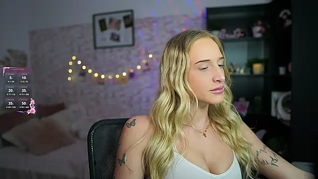 Snapshot of Nicolette__Shea_ chatting on February 2025 01:55:02 PM Nicolette Shea online show from February 2025 01:55:02 PM