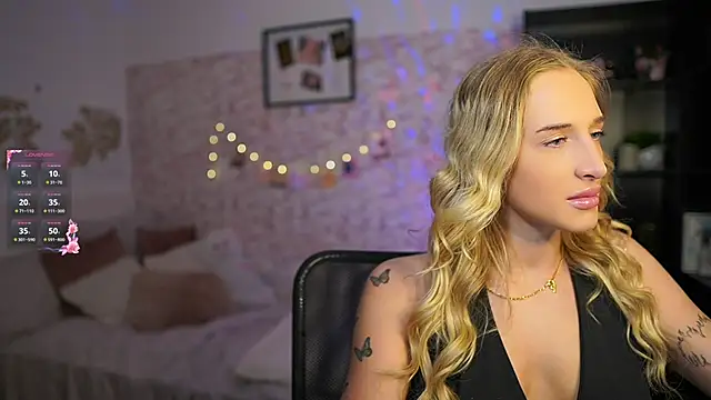 Snapshot of Nicolette__Shea_ chatting on February 2025 09:04:02 AM Nicolette Shea online show from February 2025 09:04:02 AM