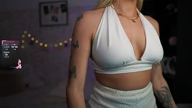 Snapshot of Nicolette__Shea_ chatting on March 2025 02:18:02 PM Nicolette Shea online show from March 2025 02:18:02 PM