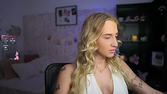 Snapshot of Nicolette__Shea_ chatting on March 2025 09:34:02 AM Nicolette Shea online show from March 2025 09:34:02 AM