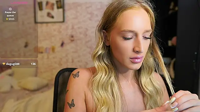 Snapshot of Nicolette__Shea_ chatting on September 2025 09:20:01 AM Nicolette Shea online show from September 2025 09:20:01 AM