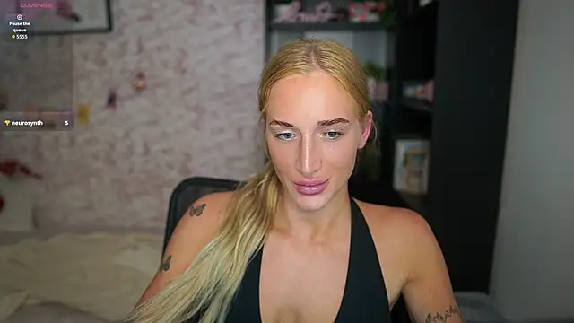 Nicolette  Shea  online show from February 2026 08:03:02 PM