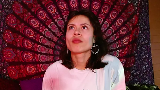 Snapshot of AbbySccott chatting on December 2024 12:33:02 PM AbbySccott online show from December 2024 12:33:02 PM