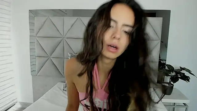 Snapshot of nina_pons chatting on March 2025 09:48:02 PM nina pons online show from March 2025 09:48:02 PM