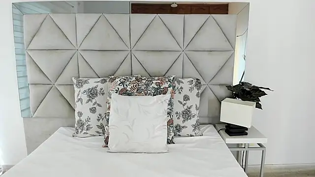 Snapshot of nina_pons chatting on September 2025 09:48:02 PM nina pons online show from September 2025 09:48:02 PM