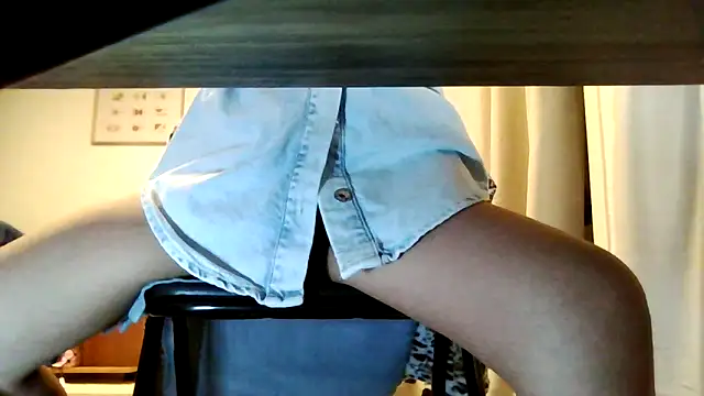 Snapshot of petite-Alondra chatting on February 2026 07:01:02 PM petite-Alondra online show from February 2026 07:01:02 PM