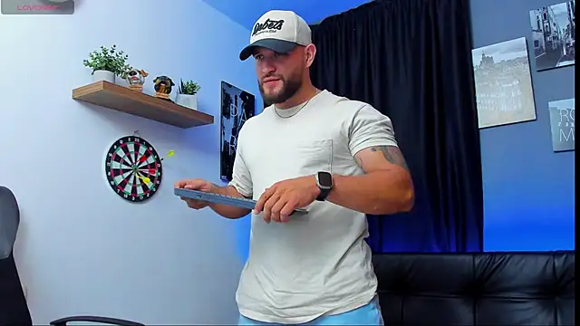 Snapshot of AndrewDiaz chatting on February 2025 04:10:01 AM AndrewDiaz online show from February 2025 04:10:01 AM