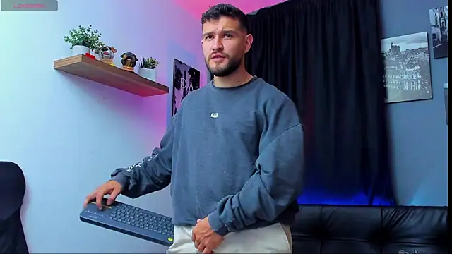 Snapshot of AndrewDiaz chatting on March 2025 03:29:01 AM AndrewDiaz online show from March 2025 03:29:01 AM