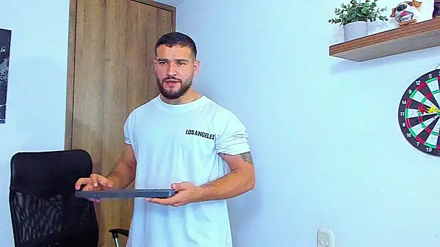 Snapshot of AndrewDiaz chatting on October 2025 05:26:02 AM AndrewDiaz online show from October 2025 05:26:02 AM