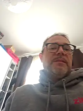 Snapshot of BananasNCream chatting on September 2025 08:18:02 AM BananasNCream online show from September 2025 08:18:02 AM