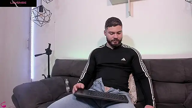 SebastianVilla  online show from March 2025 09:48:01 PM