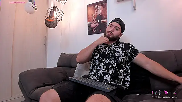 SebastianVilla  online show from October 2025 10:40:02 PM